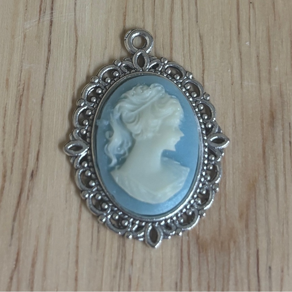 1960’s Elegant Blue Cameo Pendant